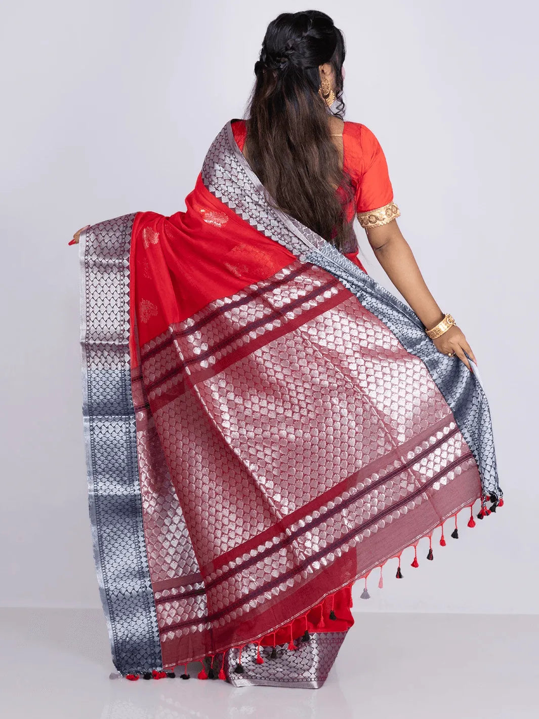 Elegant Red Allover Blend Cotton Handloom Saree