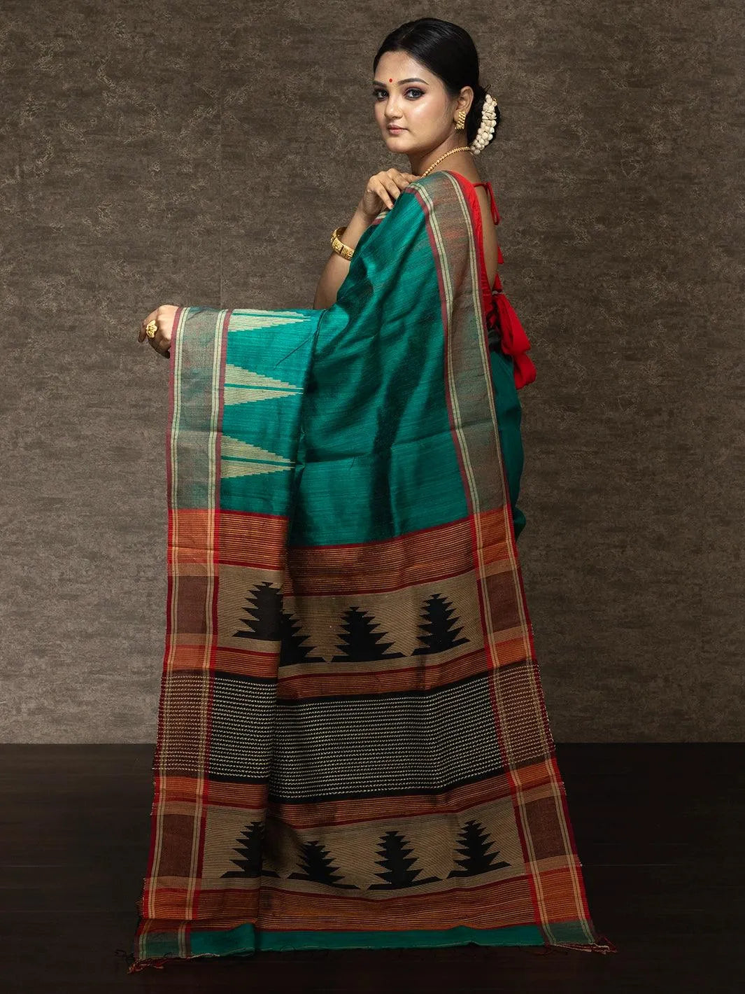 Deep Green Handwoven Matka Jamdani Silk Saree - WeaversIndia